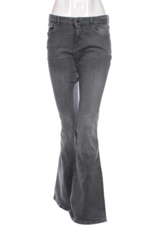 Дамски дънки Bershka, Размер M, Цвят Сив, Цена 9,00 €, #137482090