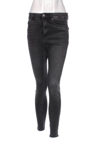 Дамски дънки Stradivarius, Размер M, Цвят Черен, Цена 11,00 €, #137482172