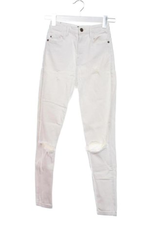 Дамски дънки Bershka, Размер XS, Цвят Бял, Цена 12,00 €, #137482288