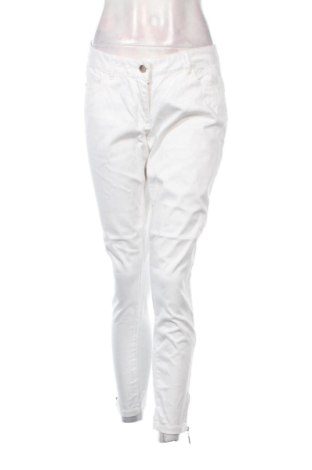 Blugi de femei Flame, Mărime M, Culoare Alb, Preț 42,00 Lei, #137489467