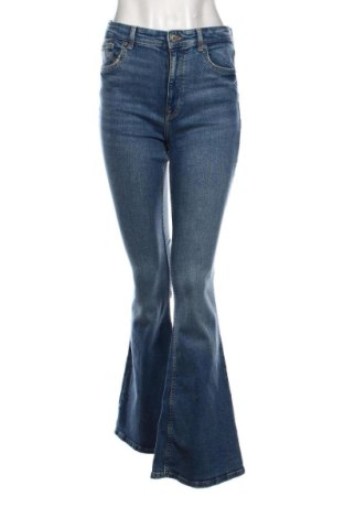 Blugi de femei Bershka, Mărime S, Culoare Albastru, Preț 69,00 Lei, #137494276