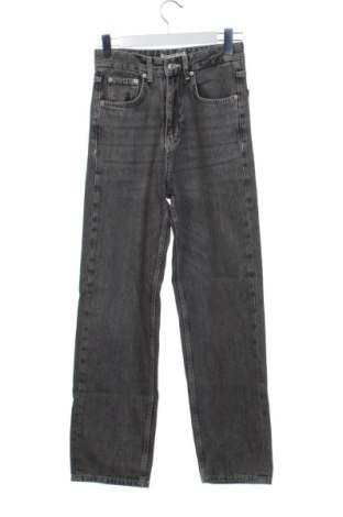 Damskie jeansy Pull&Bear, Rozmiar XS, Kolor Szary, Cena 42,75 zł, #137490529