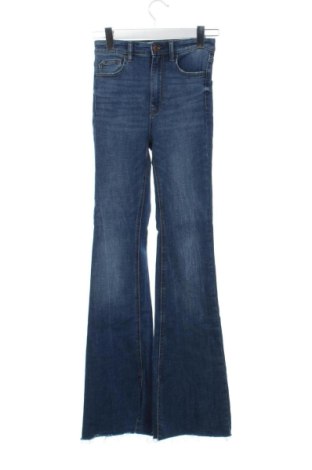Damskie jeansy Stradivarius, Rozmiar XS, Kolor Niebieski, Cena 50,81 zł, #137490886