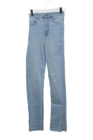 Damskie jeansy Bershka, Rozmiar XXS, Kolor Niebieski, Cena 41,94 zł, #137494529