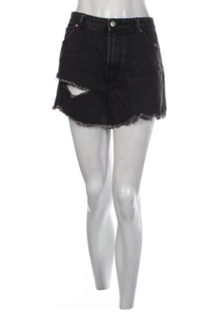 Pantaloni scurți de femei Bershka, Mărime L, Culoare Negru, Preț 52,49 Lei, #137447470