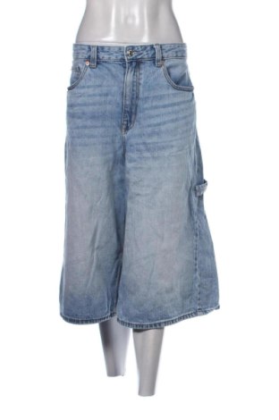Pantaloni scurți de femei Stradivarius, Mărime XL, Culoare Albastru, Preț 68,24 Lei, #137483572