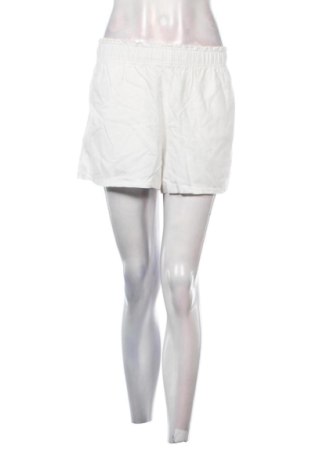 Pantaloni scurți de femei Sinsay, Mărime M, Culoare Alb, Preț 41,99 Lei, #137467816