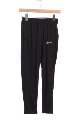Detské tepláky Nike, Veľkosť 9-10y/ 140-146 cm, Farba Čierna, Cena  35,00 €, #137475043