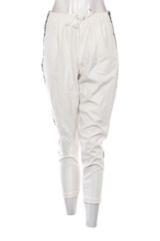 Damskie spodnie Bershka, Rozmiar M, Kolor Biały, Cena 46,57 zł, #137465525