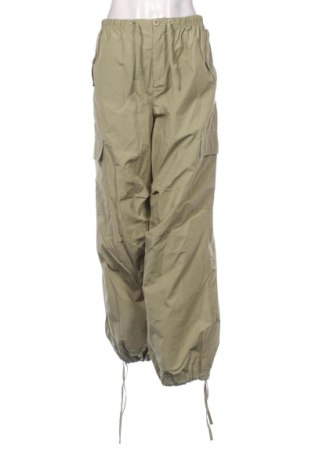Pantaloni de femei Bershka, Mărime M, Culoare Verde, Preț 73,75 Lei, #137505450