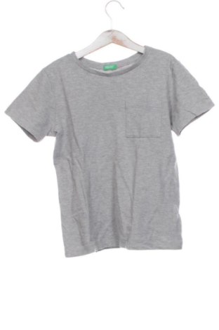 Dětské tričko  United Colors Of Benetton, Velikost 8-9y/ 134-140 cm, Barva Šedá, Cena  412,00 Kč, #137439961
