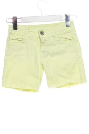 Pantaloni scurți pentru copii Zara, Mărime 4-5y/ 110-116 cm, Culoare Galben, Preț 31,49 Lei, #137478739