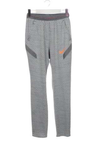 Detské tepláky Nike, Veľkosť 12-13y/ 158-164 cm, Farba Viacfarebná, Cena  20,77 €, #137479394
