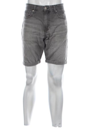 Pantaloni scurți de bărbați Calvin Klein Jeans, Mărime L, Culoare Gri, Preț 167,97 Lei, #137470717