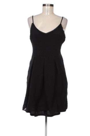 Рокля Vero Moda, Размер M, Цвят Черен, Цена 32,21 €, #137480934
