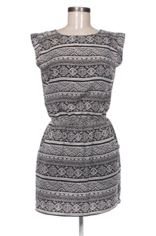 Kleid Chillin, Größe M, Farbe Mehrfarbig, Preis 23,03 €, #137476510