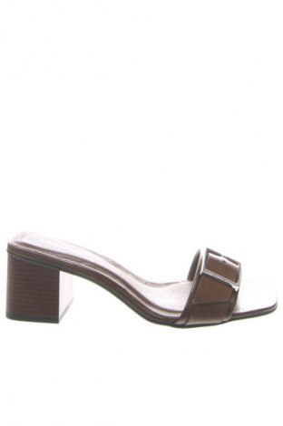 Чехли Calvin Klein, Размер 38, Цвят Кафяв, Цена 40,39 €, #133050078