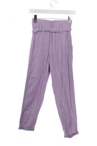 Damskie spodnie Bershka, Rozmiar XS, Kolor Fioletowy, Cena 27,65 zł