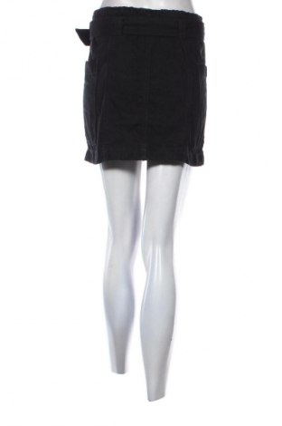 Пола Bershka, Размер S, Цвят Черен, Цена 3,57 €