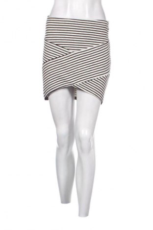 Пола Bershka, Размер L, Цвят Многоцветен, Цена 7,67 €