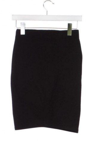 Пола Bershka, Размер XS, Цвят Черен, Цена 7,77 €