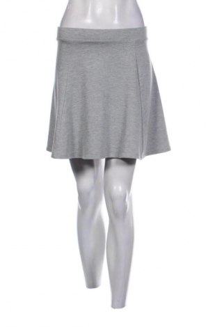 Пола H&M Divided, Размер S, Цвят Сив, Цена 2,04 €