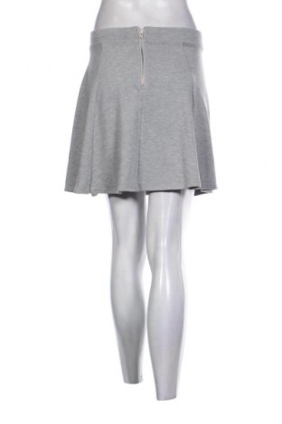 Пола H&M Divided, Размер S, Цвят Сив, Цена 2,04 €