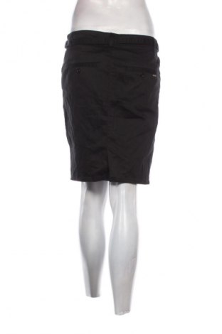 Пола Mango, Размер S, Цвят Черен, Цена 2,04 €