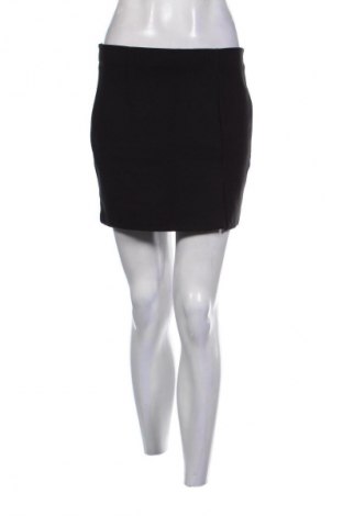 Пола Stradivarius, Размер M, Цвят Черен, Цена 2,04 €