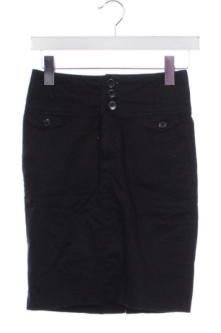 Пола Stradivarius, Размер XS, Цвят Черен, Цена 2,04 €