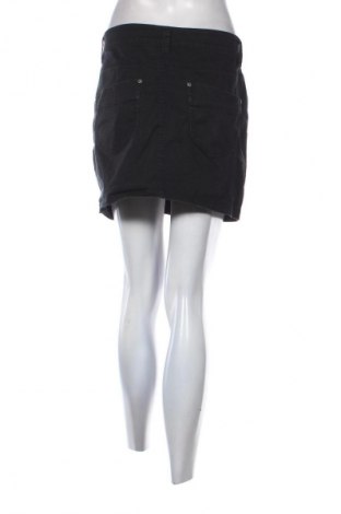 Пола Unbranded, Размер XL, Цвят Черен, Цена 4,09 €