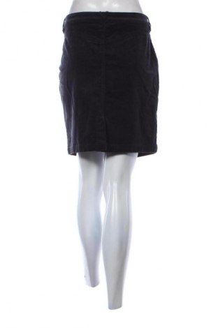 Пола Yessica, Размер M, Цвят Черен, Цена 4,09 €