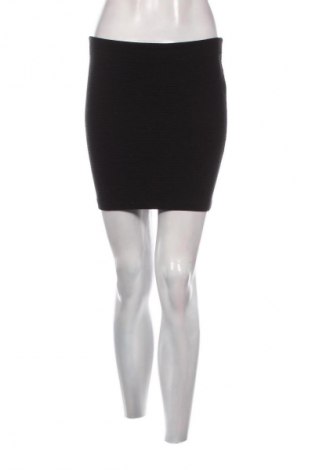 Пола Zara Trafaluc, Размер S, Цвят Черен, Цена 3,57 €