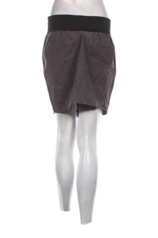 Пола Znk, Размер M, Цвят Сив, Цена 2,04 €