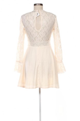 Sukienka Ax Paris, Rozmiar M, Kolor ecru, Cena 53,99 zł