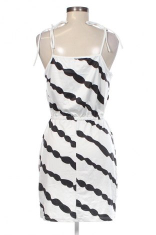 Kleid Emery rose, Größe M, Farbe Mehrfarbig, Preis € 3,99