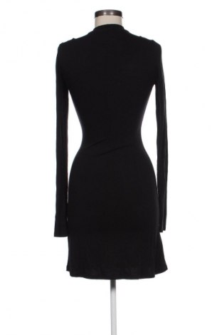 Šaty  SHYX x About You, Velikost S, Barva Černá, Cena  443,00 Kč