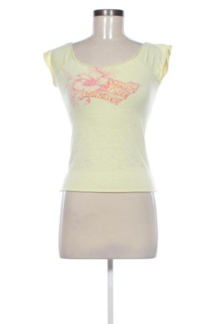 Дамска блуза Levi's, Размер S, Цвят Жълт, Цена 22,00 €, #137514564