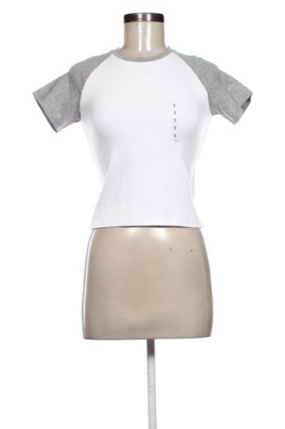 Tricou de femei Uniqlo, Mărime S, Culoare Multicolor, Preț 110,23 Lei, #137509863