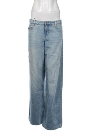 Blugi de femei Bershka, Mărime L, Culoare Albastru, Preț 80,99 Lei, #137494836