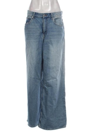 Blugi de femei Bershka, Mărime L, Culoare Albastru, Preț 131,23 Lei, #137526712