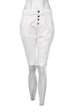 Pantaloni scurți de femei Janina, Mărime L, Culoare Alb, Preț 39,99 Lei, #137519653
