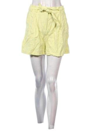 Pantaloni scurți de femei Jake*s, Mărime M, Culoare Galben, Preț 88,99 Lei, #137521648