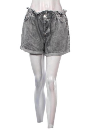 Pantaloni scurți de femei ONLY, Mărime L, Culoare Gri, Preț 66,99 Lei, #137529017