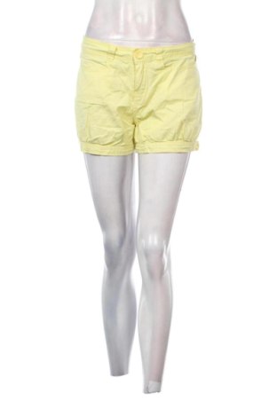 Pantaloni scurți de femei Bershka, Mărime L, Culoare Galben, Preț 45,99 Lei, #137530207