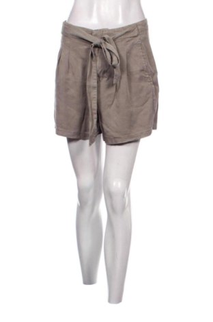 Pantaloni scurți de femei Vero Moda, Mărime M, Culoare Bej, Preț 41,99 Lei, #137538245