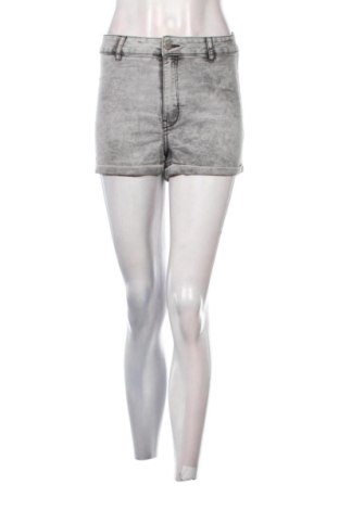 Pantaloni scurți de femei H&M, Mărime S, Culoare Gri, Preț 46,99 Lei, #137542175