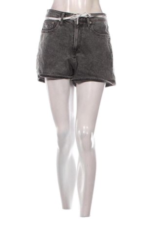 Pantaloni scurți de femei Calvin Klein Jeans, Mărime M, Culoare Gri, Preț 142,00 Lei, #137456945