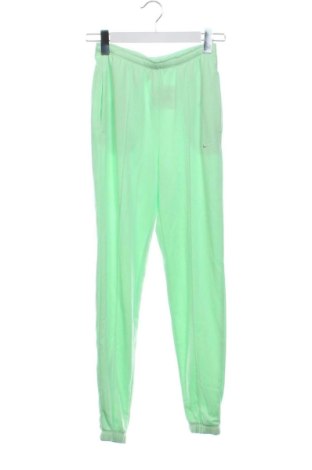 Pantaloni trening de femei Nike, Mărime XS, Culoare Verde, Preț 152,00 Lei, #137513425