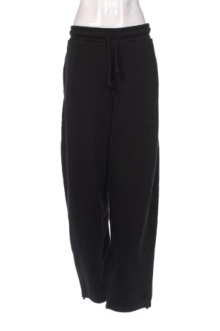 Pantaloni trening de femei Bershka, Mărime XL, Culoare Negru, Preț 67,00 Lei, #137534827